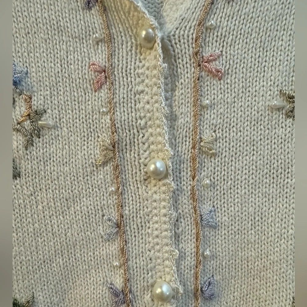 VTG Floral Embroidered Beaded Grannycore Women Collared Button Up Sweater Cream - Picture 6 of 14